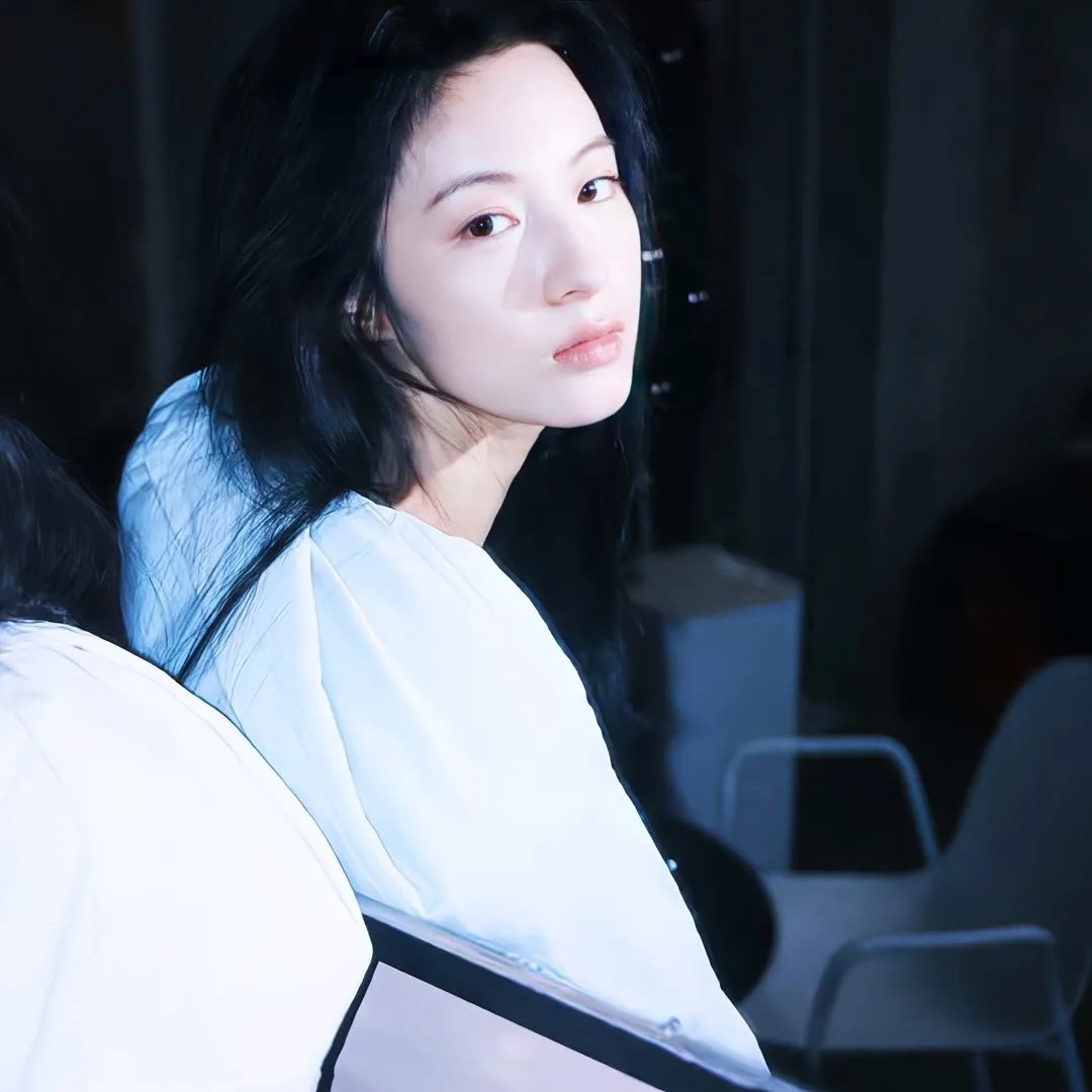 隐世狼女第一季 封面